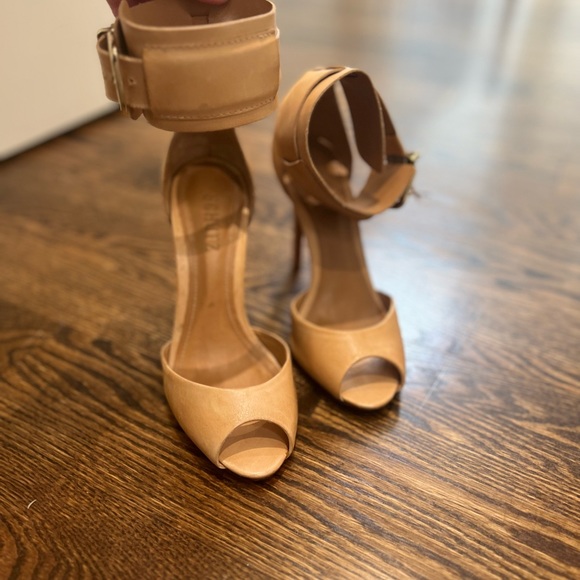 Schutz heels, ankle buckle. Only worn once for indoor event - Picture 5 of 7